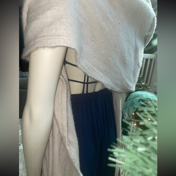 Jeolay Luxury Cashmere-Silk Blend Wrap Scarf Shawl - Soft Beige Fringe ends - Picture 3 of 14